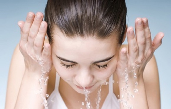 كيف تغسل وجهك بالصابون بشكل صحيح؟