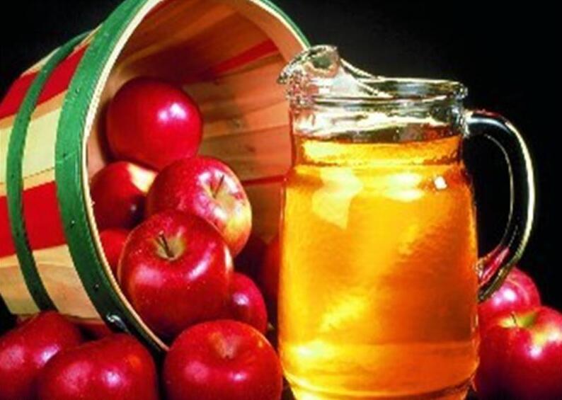 مع منظفات الغسيل ، تخلص من بقع عصير التفاح